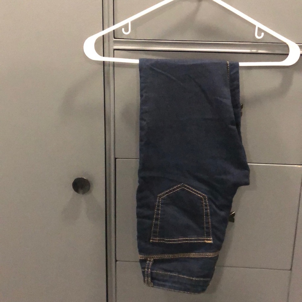 🎉PRICE DROP🥳 THREE pairs of skinny jeans!